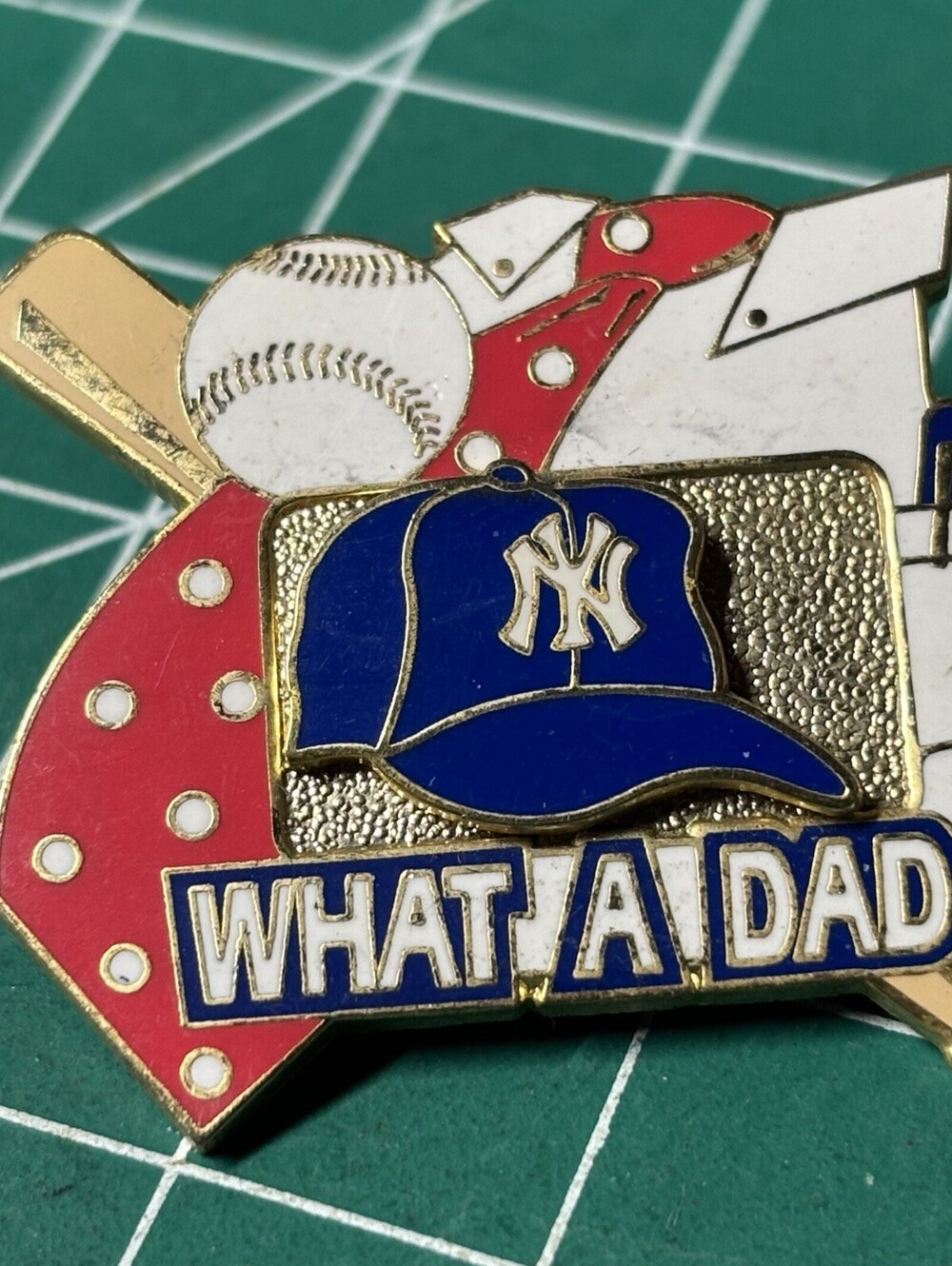 NY YANKEES Fathers DAY PIN What A Dad VERY HARD TO FIND Peter David